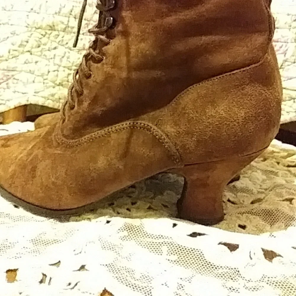 Boots - Picture 4 of 5